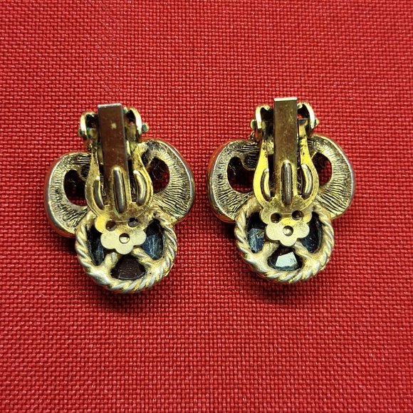 Vintage Gold Tone Green and Blue Rhinestones Clip Earrings - Picture 4 of 9